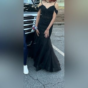 Should fit like a small or xs . only worn once